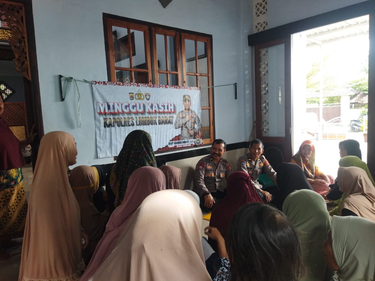 Kekhawatiran Terhadap Ancaman Narkoba, Masyarakat Desa Labuapi Menanyakan Bahaya Narkoba ke Polisi