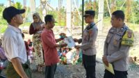 WhatsApp Image 2025-10-03 at 12.44.03 (1) Aksi Nyata Polri: Polsek Sekotong Salurkan Bantuan Sosial di Desa Kedaro Lombok Barat