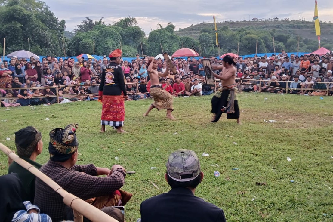Pelestarian Budaya Sasak: Final Peresean Tarung Pepadu Lombok Berlangsung Aman
